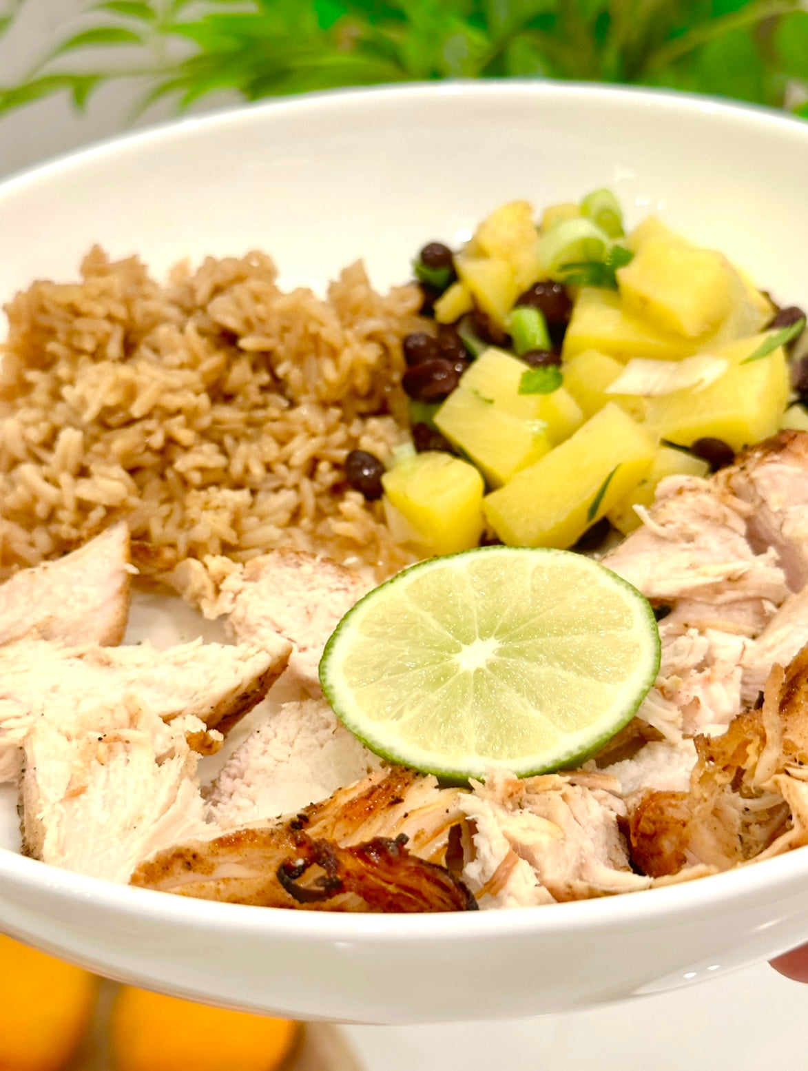 Jerk Chicken and Pineapple Black Bean Salsa Bowl - partager la joie